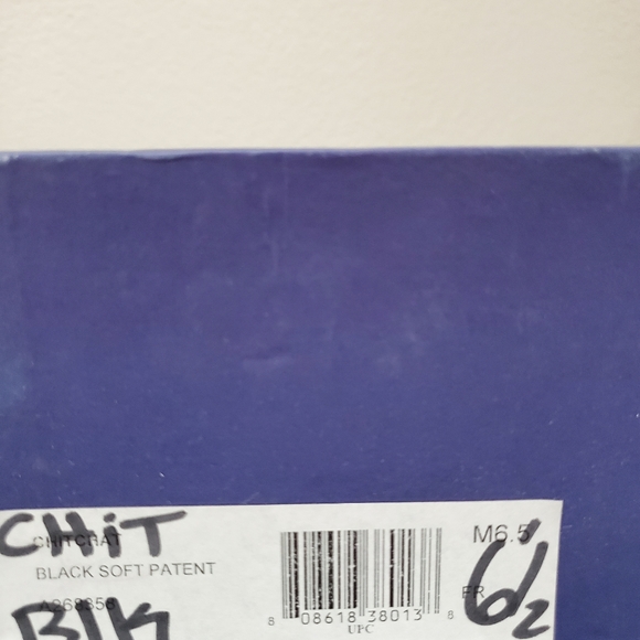 Stuart Weitzman Chitchat black patten leather open toe flats 6.5. - Picture 2 of 10